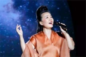 龚琳娜离婚：20年跨国婚姻的音乐故事与心灵自由