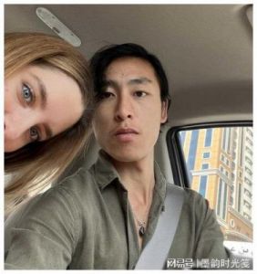 图片报：阿德耶米与29岁女友完婚，蜜月游迪拜，切尔西对他示好